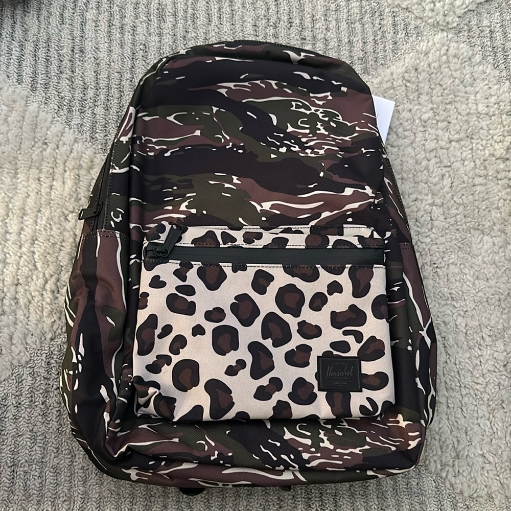 New With Tags Herschel Settlement Tiger Camo Leopard 30L Classic X-L Backpack